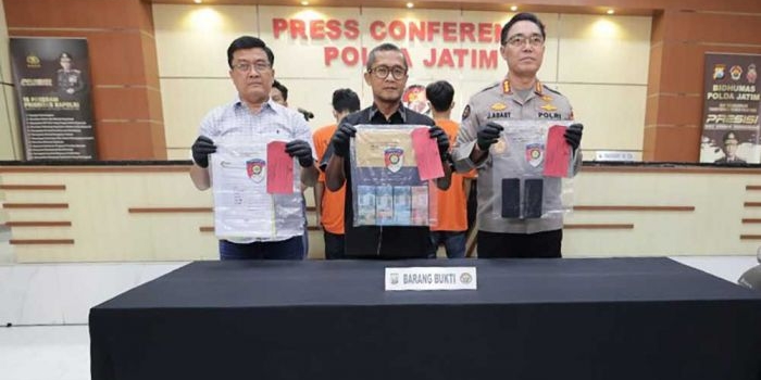 dua-mahasiswa-pelaku-pemerasan-kepala-dinas-pendidikan-jatim-ditangkap-polda-jatim