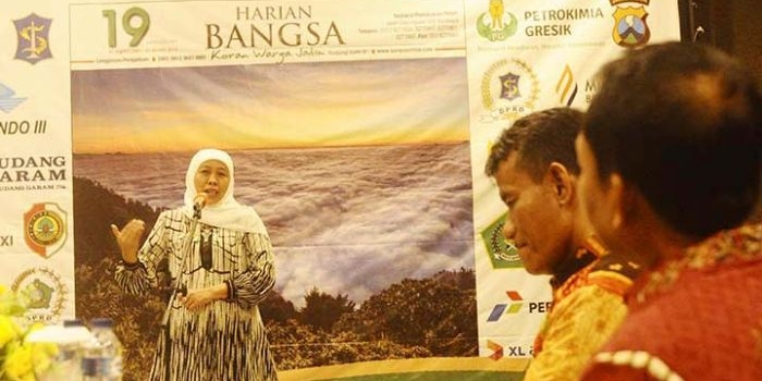 Hj. Dra. Khofifah Indar Parawansa, M.Si,  Gubernur Jawa Timur saat menghadiri tasyakuran HARIAN BANGSA. foto: DIDI ROSADI/ BANGSAONLINE 