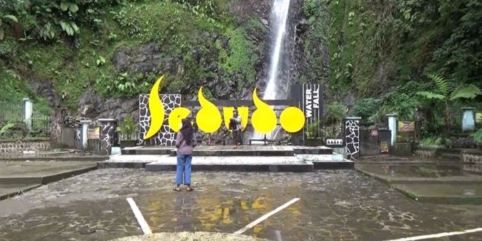 Air Terjun Sedudo di Desa Ngliman, Kecamatan Sawahan, Kabupaten Nganjuk, Jawa Timur.