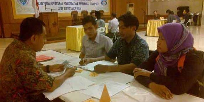 Tes para pemuda profesional yang akan menjadi pendamping desa.