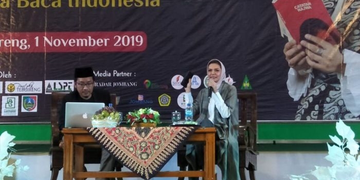 Najwa Shihab saat Talkshow di Pesantren Tebuireng Jombang Jawa Timur, Jumat (1/11/2019). foto: Tebuireng Online