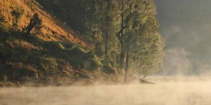 Ranu kumbolo saat pagi hari