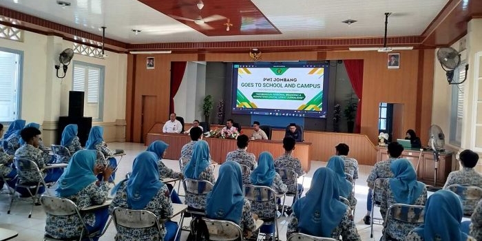 gerakan-literasi-pwi-jombang-goes-to-school-resmi-dimulai