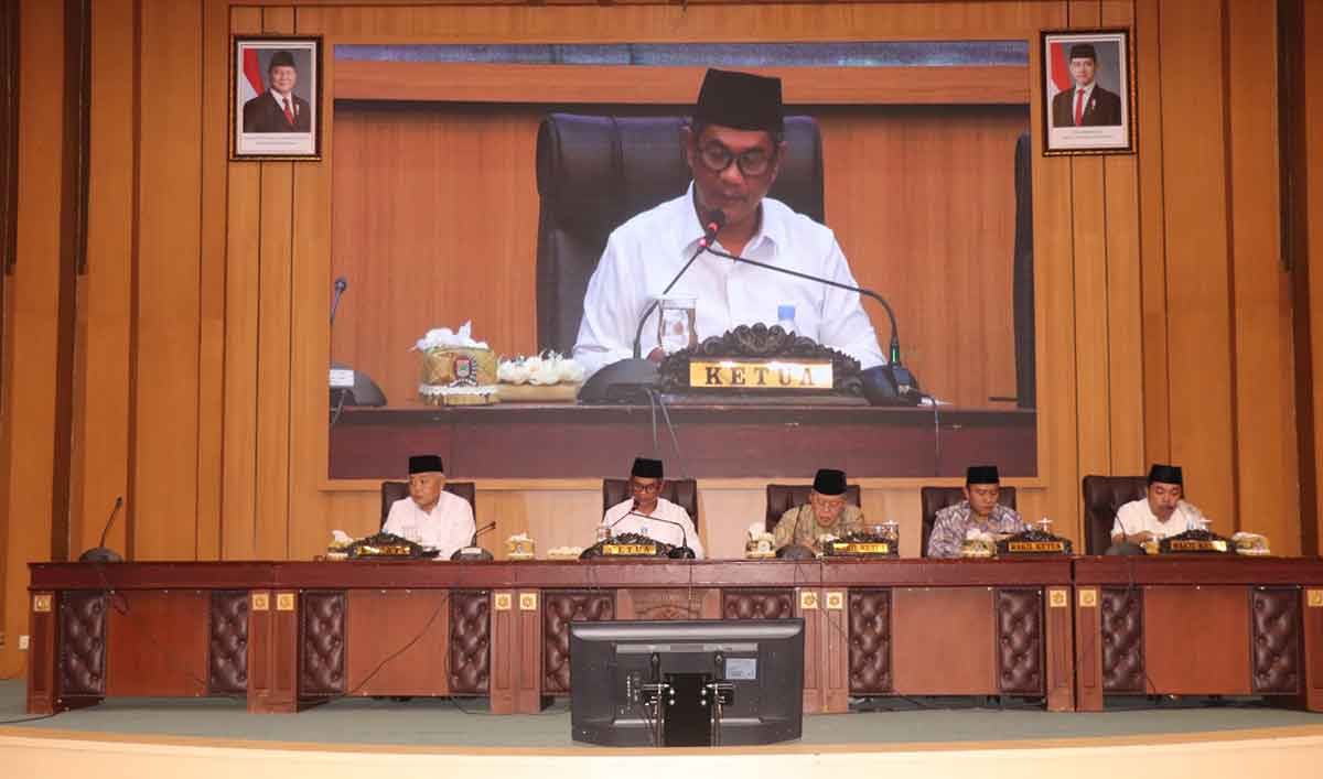 Ketua DPRD Kabupaten Malang saat menyampaikan paparan dalam rapat paripurna.