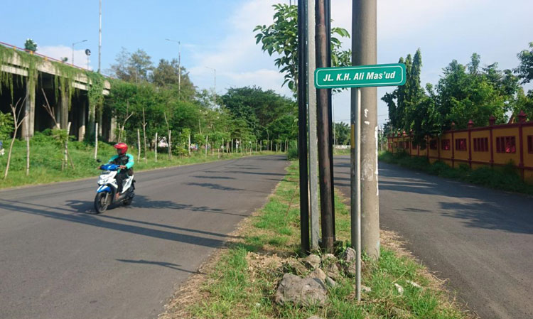Lokasi begal. Di tempat terjadi dua perkara curas, setelah kemarin seorang ibu ditendang dan uang Rp 20 juta dirampas.