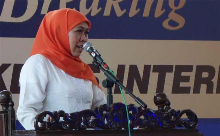 Gubernur Jawa Timur terpilih, Khofifah Indar Parawansa saat memberikan sambutan di acara pembangunan kelas internasional di Universitas Pesantren Tinggi Darul Ulum (Unipdu), Jombang. foto: RONY S/ BANGSAONLINE