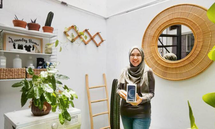 Diah Pitaloka, pemenang hadiah iPhone 12, misi #DariKonsumtifJadiProduktif gerakan peduli lingkungan #MulaiBerubahDariRumah yang diselenggarakan oleh SIG. (foto: ist)