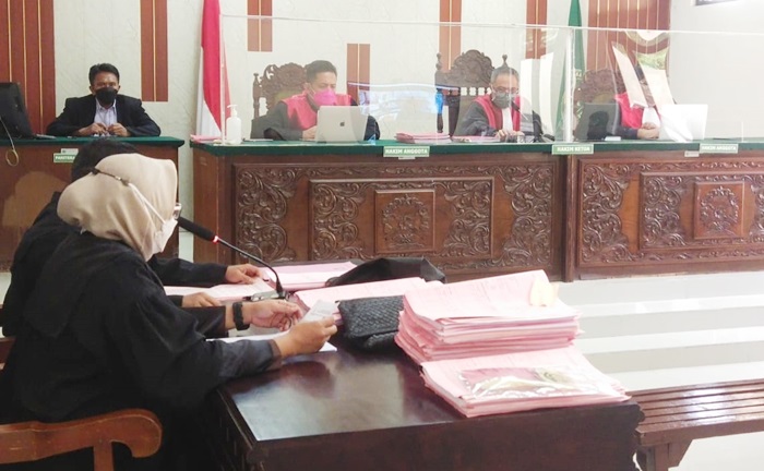 Persidangan cucu bunuh nenek yang digelar pengadilan dan secara virtual.