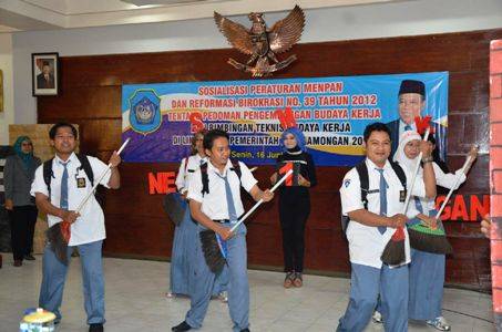 Salah satu kegiatan dari SMKN 1 Lamongan. Foto:aris sugiarto/BANGSAONLINE