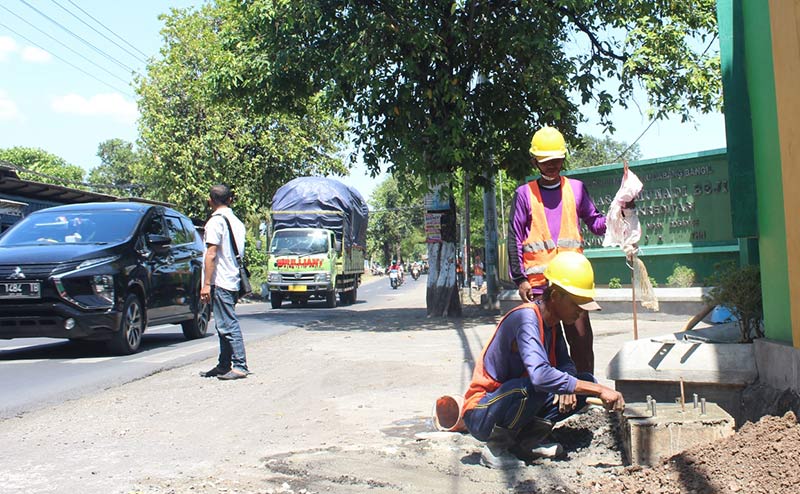 Pemasangan PJU di Kabupaten Pasuruan tahun 2020 silam.