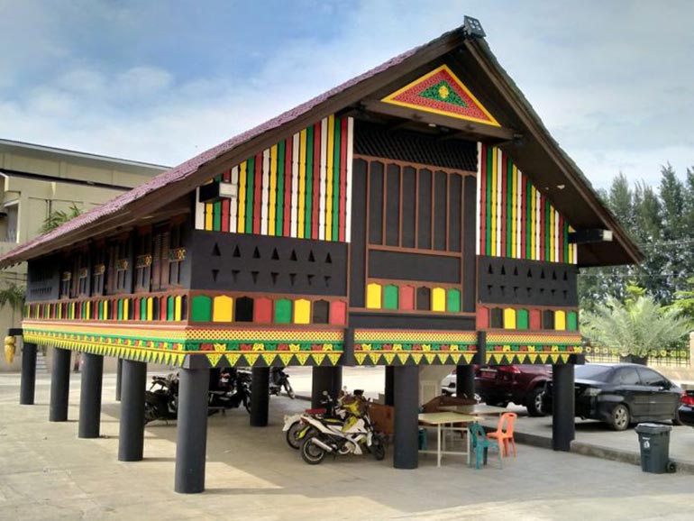 Rumah Adat Aceh. foto: mma/ bangsaonline.com