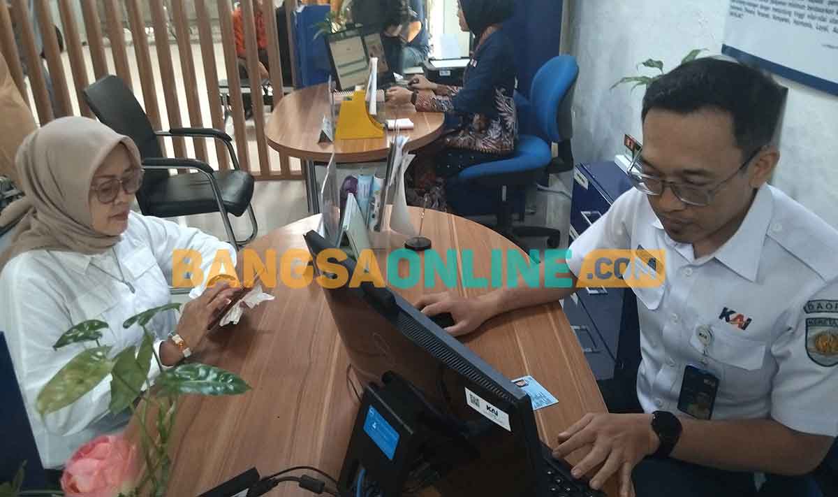Sambut Hari Lansia Nasional, Daop 7 Madiun Ajak Lansia Naik Kereta Gratis