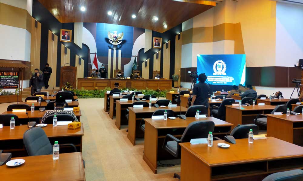 Suasana sidang paripurna dengan agenda PU Fraksi terhadap R-APBD Kabupaten Pasuruan Tahun 2021.