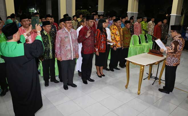 Bupati Anas melantik pejabat eselon II di Balai Desa Bubuk, Rogojampi.