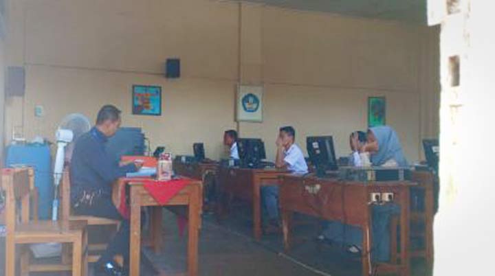 Suasana kelas dilaksanakannya UNBK bagi murid-murid binaan LPKA Blitar.