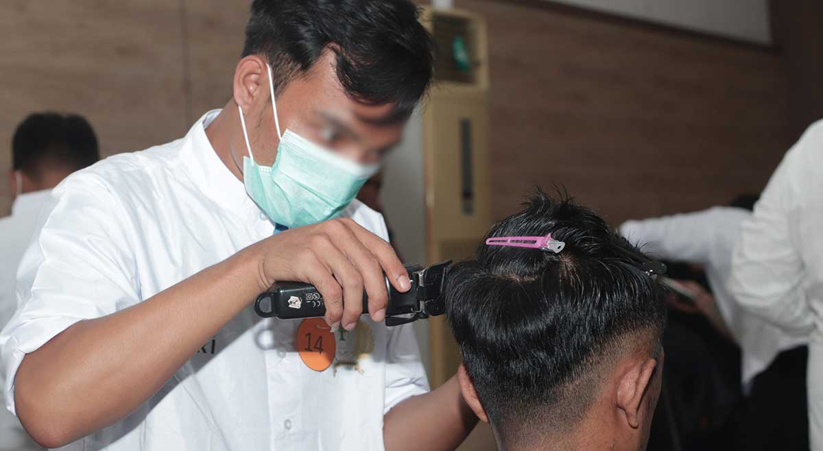 20 Warga Binaan Lapas Kediri Ikuti Uji Kompetensi Barbershop