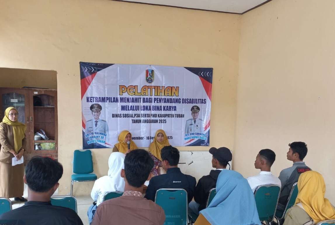 Peserta dari penyandang disabilitas saat ikuti kegiatan pelatihan menjahit yang digelar Dinsos Tuban