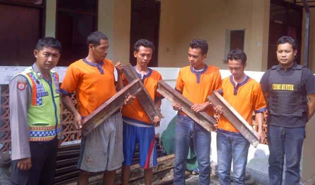 Kawanan Pencuri Rel KA di Gresik Dibekuk