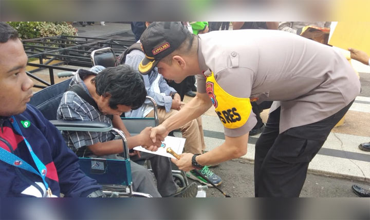 Kapolres Jember AKBP Alfian Nurrizal mengapresiasi Paralympian Jember.