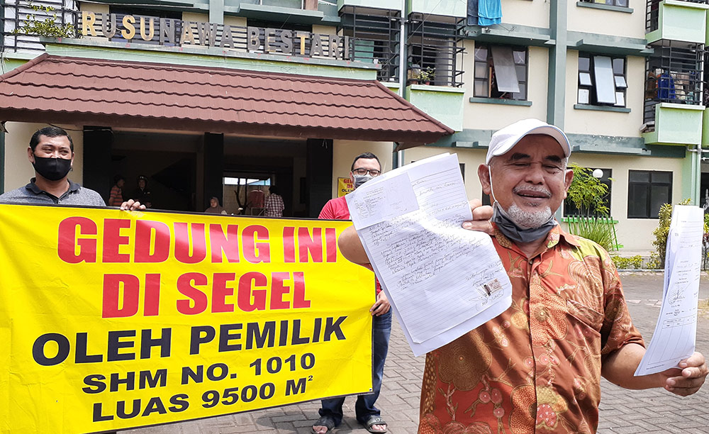 H. Bukhori Muslim, Warga Kelurahan Mayangan Kota Probolinggo, yang mengaku sebagai pemilik lahan yang kini ditempati Rusunawa Bestari.