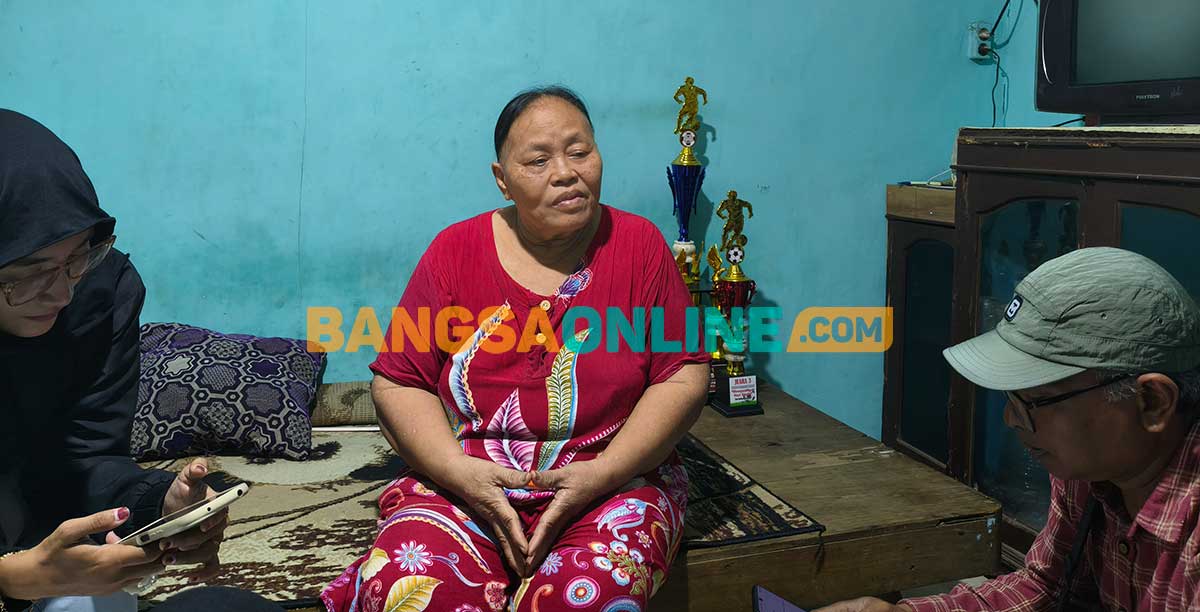 Tumirah (63), warga Desa/Kecamatan Kesamben, Kabupaten Blitar. Foto: AKINA NUR ALANA/BANGSAONLINE