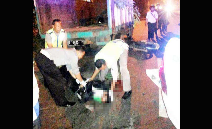 Kecelakaan di Keplaksari, Tabrak Mobil Parkir, Pemotor Tewas