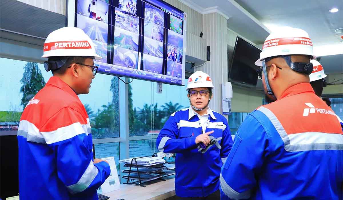 Tinjau Integrated Terminal BBM Perak, Pj Gubernur Jatim Pastikan Stok BBM dan LPG Cukup