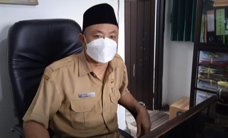 Kepala Bidang SMP Dispendik Jember, Nur Hamid, di ruang kerjanya.