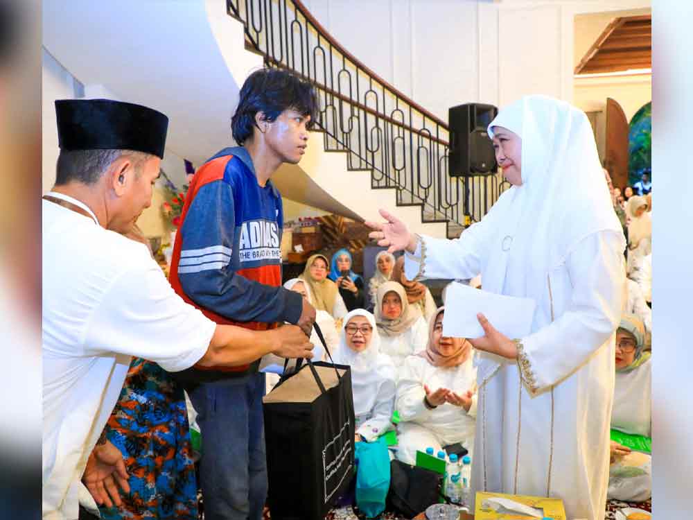 Khofifah Undang 7 Keluarga Korban Kebakaran, Beri Santunan hingga Ganti Uang yang Hangus Terbakar