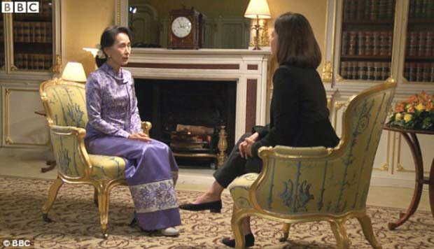 Aung San Suu Kyi diwawancarai oleh Mishal Husain untuk program Radio 4
