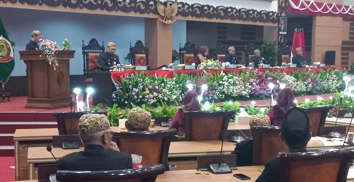 Rapat paripurna dalam rangka memperingati Hari Jadi ke-733 Kabupaten Mojokerto.