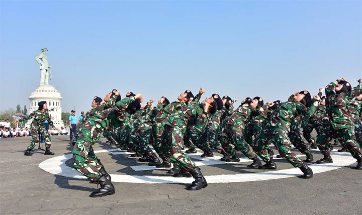 Keseruan lomba yel-yel Koarmada II.