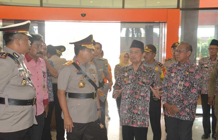 Kapolda Jawa Timur Irjen Pol Machfud Arifin mengunjungi gedung Graha Mojokerto Service City (GMSC). foto: YUDI EP/ BANGSAONLINE