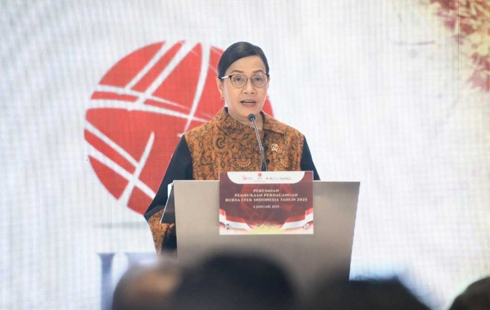 Menteri Keuangan RI Sri Mulyani saat membuka Perdagangan Bursa Efek Indonesia (BEI) Tahun 2025.
