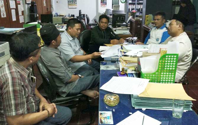 Anggota DPRD Situbondo saat monitoring ke tim seleksi calon Direktur Perusda Perkebunan Banongan.