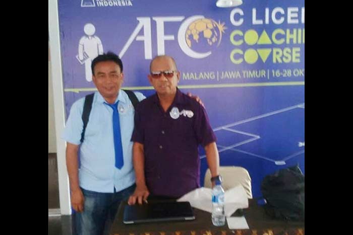 Gunawan, pelatih Persekam Metro FC (kiri).