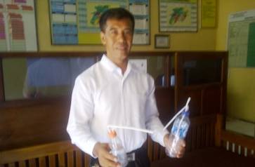 AKP Supriyadi, Kasat Reskoba Polres Nganjuk saat menunjukan barang bukti.(foto: soewandito/BANGSAONLINE)