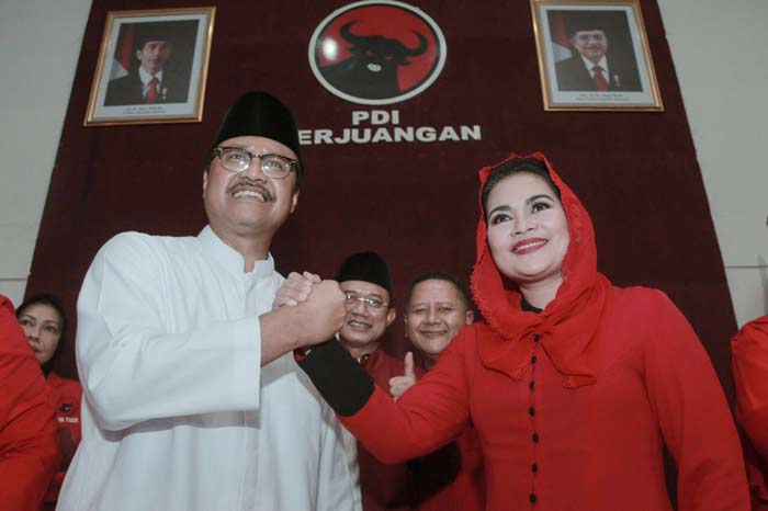 Pasangan Calon Gubernur Jatim Saifullah Yusuf (Gus Ipul) dan Calon Wakil Gubernur Puti Guntur Soekarno akan menyampaikan pidato politik dalam Rapat Kerja Daerah Khusus (Rakerdasus) yang bakal dihadiri 3.000 kader PDI Perjuangan se-Jatim di Surabaya, Sabtu (3/2). Foto: YUDI A/BANGSAONLINE