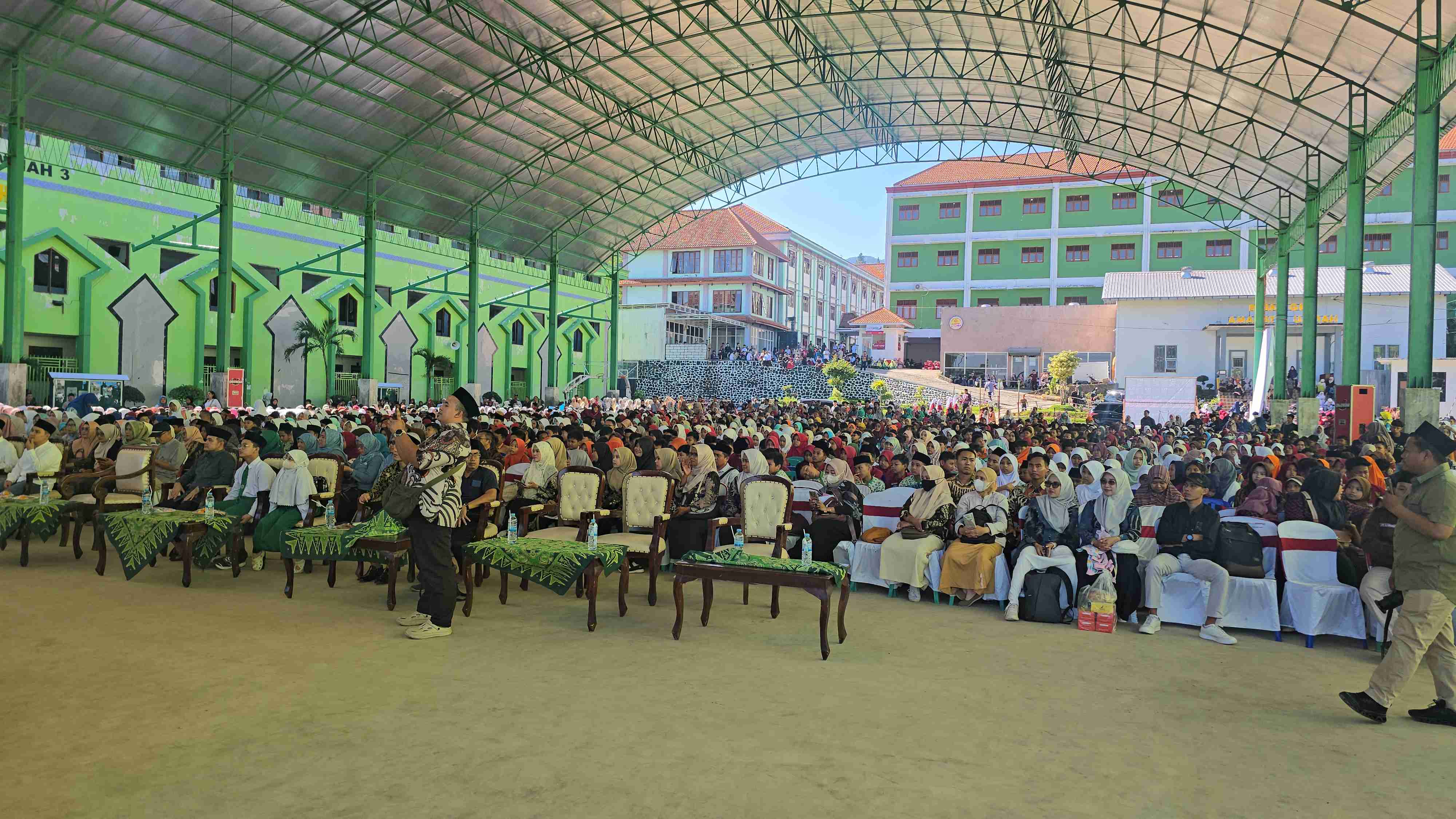 Para murid SD dan MI membludak. Mereka dengan penuh semangat mengikuti TKA Competition 2026 Pesantren Amanatul Ummah itu digelar di Student Centre Amanatul Ummah Pacet Mojokerto, Ahad (5/3/2026) pagi. Foto: MMA/bangsaonline