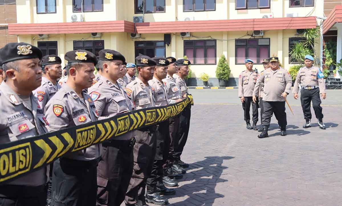 Kapolres Pasuruan saat memimpin gladi pengamanan May Day 2025.