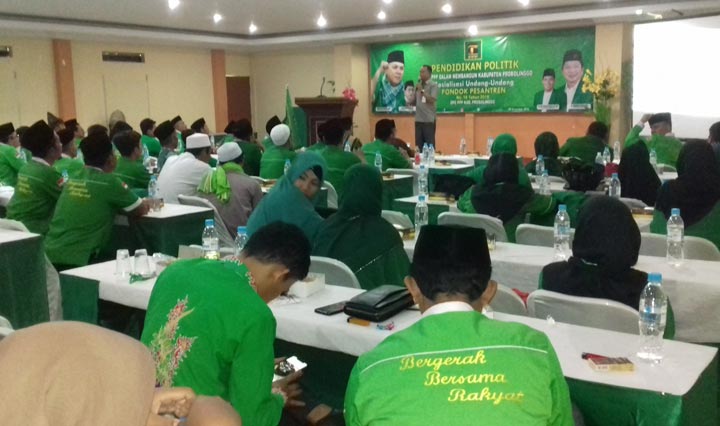 Pendidikan Politik dan Sosialisasi UU Ponpes yang digelar DPC PPP Probolinggo di Hotel Tampiarto, Kamis (26/12).