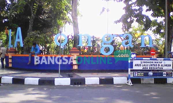 Inilah tulisan LA ongan, yang kurang enak dilidah saat dilafalkan. foto: nurqomar/ BANGSAONLINE