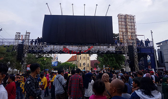Suasana Malang 108 Rise and Shine Kayutangan Heritage saat diguyur hujan.