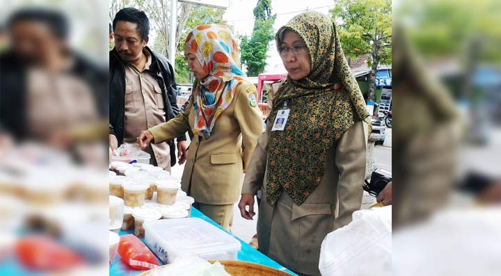 Hj. Ani Yustiani, Kabag Organisasi Setkab Pacitan di sebuah kesempatan. (foto: Yuniardi Sutondo/BO)