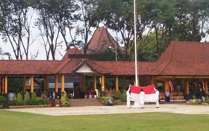Upacara Hardiknas di Bojonegoro.