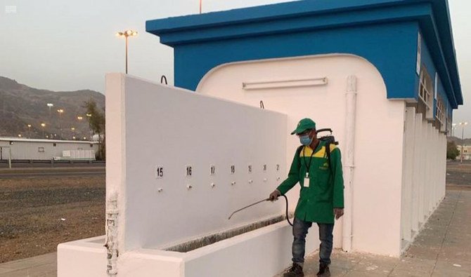 Penyemprotan di semua tempat suci, termasuk di Mina dan Arafah. foto: SPA
