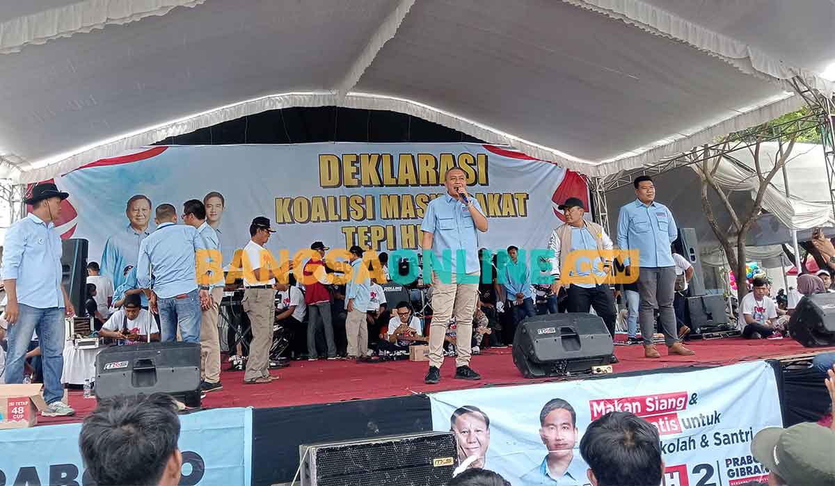 Deklarasi dukungan kepada pasangan Prabowo-Gibran di Nganjuk. Foto: BAMBANG DWI JULIANTO/BANGSAONLINE