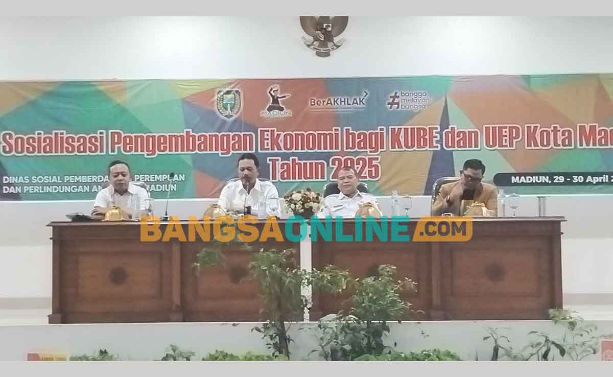 Wali Kota Madiun saat membuka sosialisasi pengembangan ekonomi bagi KUBE dan UEB 2025. Foto: HENDRO SUHARTONO/BANGSAONLINE