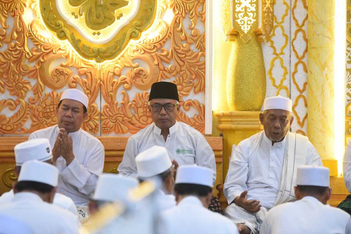 Wakil Wali Kota Kediri Qowimuddin (tengah) saat menghadiri Majlis Dzikir Wa Maulidurrasul SAW.(Ist).
