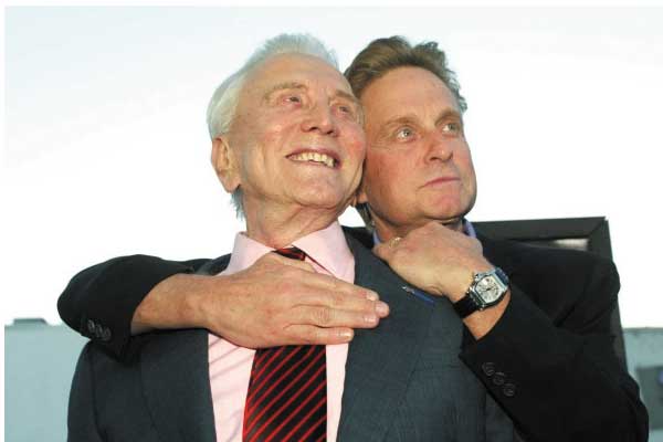 Kirk Dauglas, beserta anaknya, Michael Dauglas. foto: istimewa